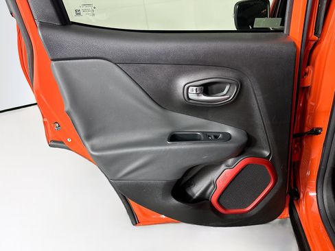 Used 2016 Jeep Renegade Trailhawk AWD/4WD image 27