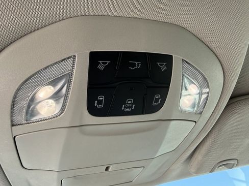 Used 2023 Chrysler Voyager LX FWD image 33