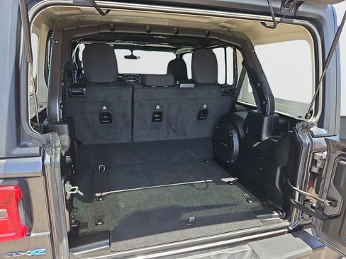 Used 2023 Jeep Wrangler Unlimited Rubicon 4xe w/ Cold Weather Group AWD/4WD image 7