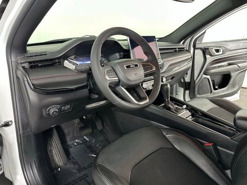 Used 2023 Jeep Compass Trailhawk image 2