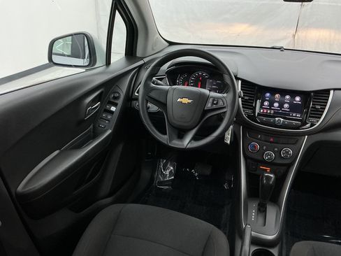 Used 2018 Chevrolet Trax LS FWD image 29