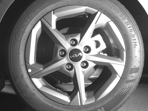 Used 2025 Kia K4 FWD image 14