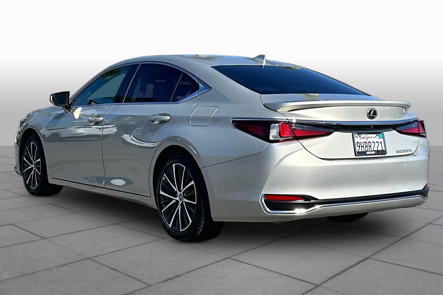Certified 2023 Lexus ES 300h w/ Premium Package FWD image 11