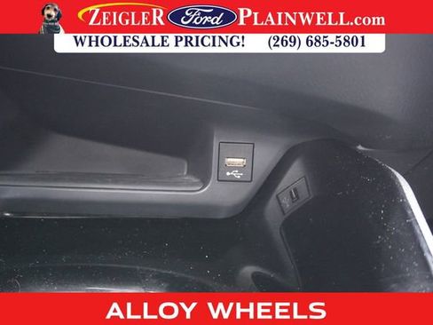 Used 2022 Toyota C-HR XLE image 17