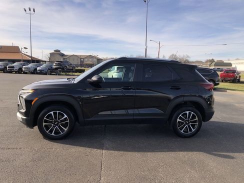 Used 2024 Chevrolet TrailBlazer LT w/ Convenience Package image 3