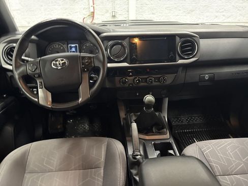 Used 2017 Toyota Tacoma TRD Sport w/ Tow Package image 12