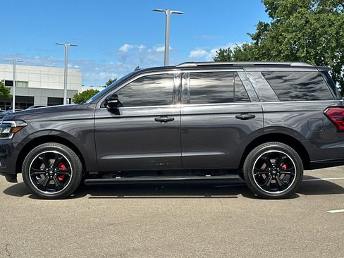 Used 2024 Ford Expedition Limited image 7