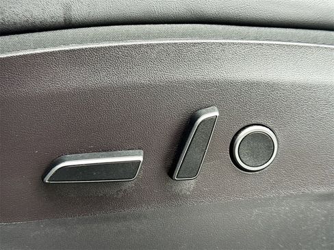 Used 2021 Tesla Model Y Long Range image 24