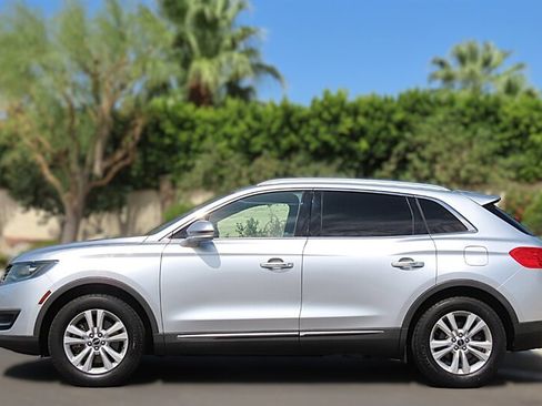 Used 2017 Lincoln MKX Premiere FWD image 8
