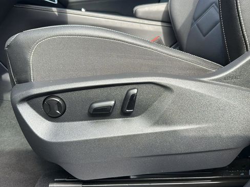 Used 2025 Volkswagen Atlas SE image 11