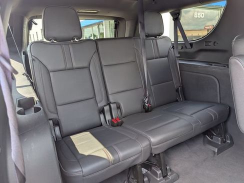 Used 2022 Chevrolet Suburban RST w/ Sport Performance Package AWD/4WD image 6