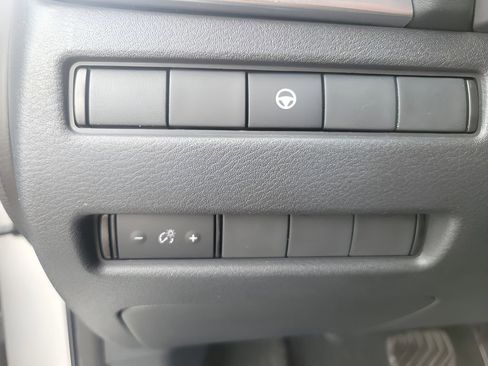 Used 2023 Nissan Rogue SV image 31