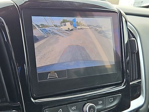 Used 2021 Chevrolet Traverse LT FWD image 18