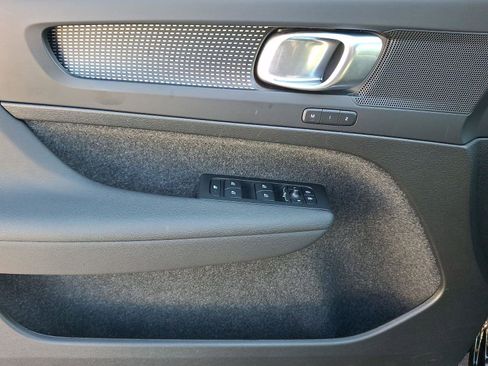 Certified 2025 Volvo XC40 B5 Plus image 12