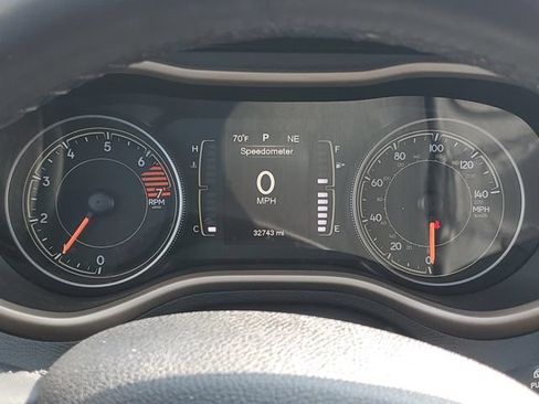 Used 2016 Jeep Cherokee Latitude w/ Safety/Convenience Group FWD image 19