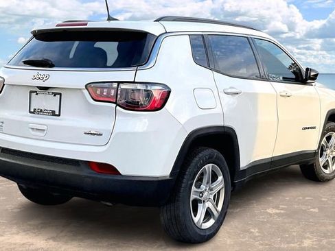 Used 2024 Jeep Compass Latitude image 6