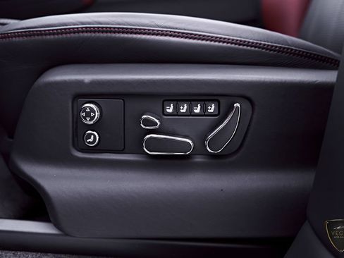 Used 2024 Bentley Bentayga AWD/4WD image 58