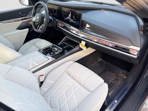 New 2026 BMW 750e xDrive image 14