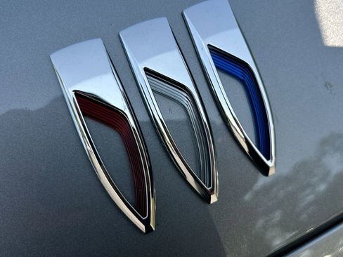 Used 2025 Buick Enclave Avenir image 36