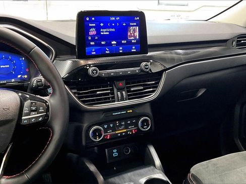 Certified 2022 Ford Escape SEL w/ SEL Stealth AWD Package image 6