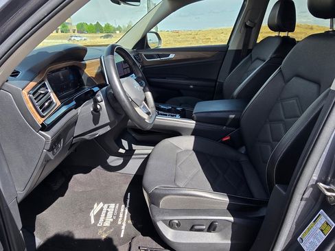 Used 2024 Volkswagen Atlas SE image 12