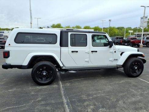 Used 2022 Jeep Gladiator Overland w/ Cold Weather Group AWD/4WD image 8