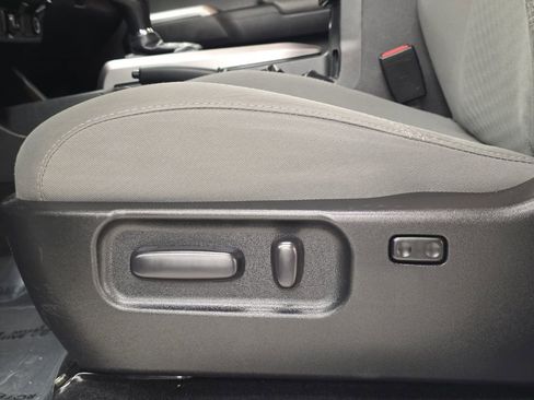 Used 2020 Toyota Tacoma SR5 AWD/4WD image 24