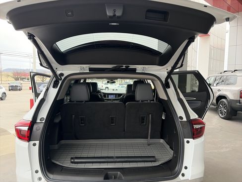 Used 2021 Buick Enclave Essence image 12