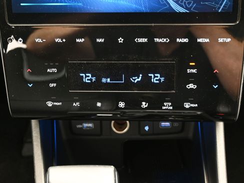 Used 2024 Hyundai Santa Cruz Limited AWD/4WD image 35