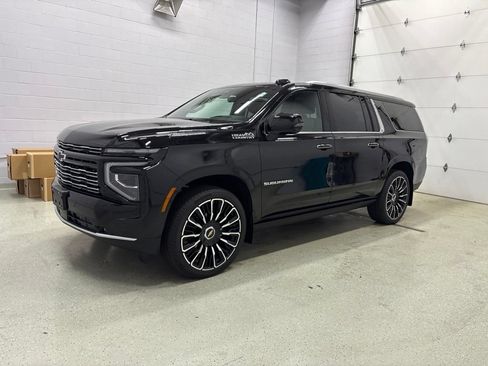 Used 2026 Chevrolet Suburban High Country AWD/4WD image 8