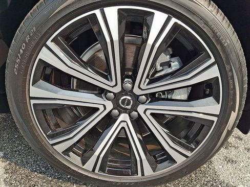 Certified 2023 Volvo XC60 T8 Ultimate w/ Climate Package AWD/4WD image 8
