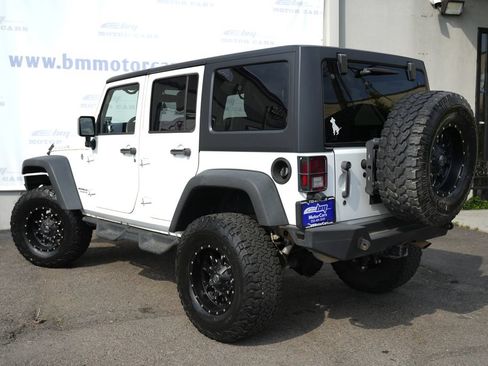 Used 2015 Jeep Wrangler Unlimited Rubicon w/ Connectivity Group AWD/4WD image 4
