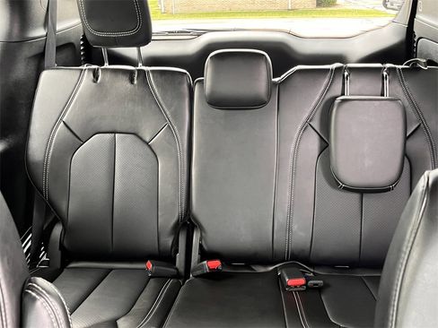 Used 2024 Chrysler Pacifica Touring-L w/ S Appearance Package image 20