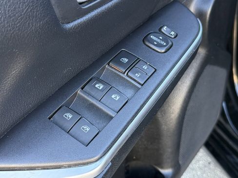 Used 2017 Toyota Camry SE image 17