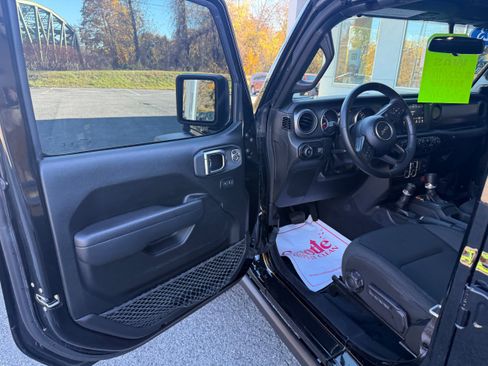Certified 2023 Jeep Wrangler Unlimited Sport AWD/4WD image 15