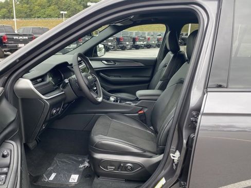 New 2025 Jeep Grand Cherokee L Altitude image 15