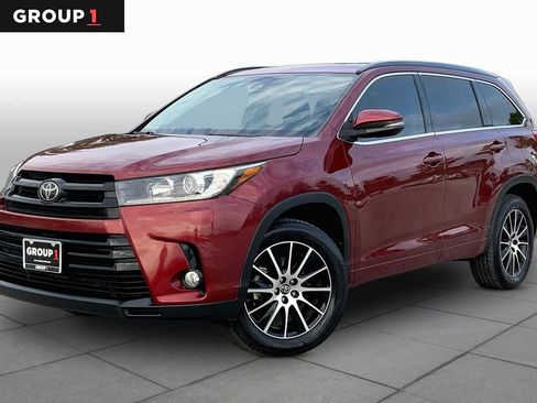 Used 2017 Toyota Highlander SE FWD image 1
