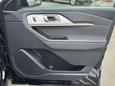 New 2025 Ford Explorer Active w/ Active Comfort Package image 13