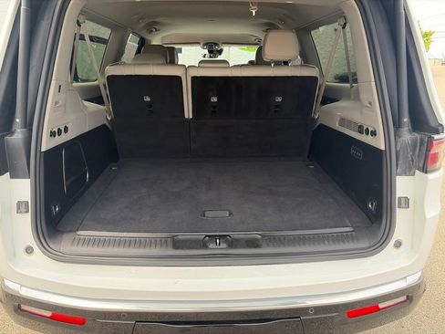 Used 2024 Jeep Wagoneer L Series II w/ Flexible Seating Group AWD/4WD image 21