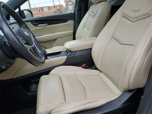 Used 2017 Cadillac XT5 Luxury w/ Driver Awareness Package image 26