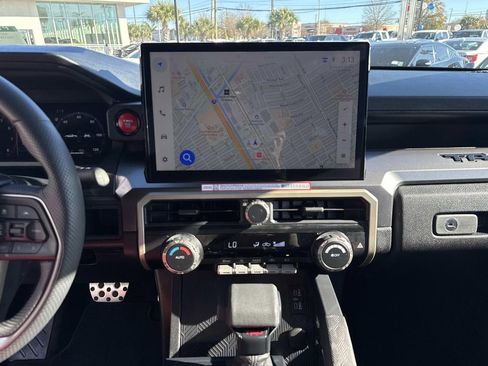 Used 2025 Toyota Tacoma TRD Sport image 25