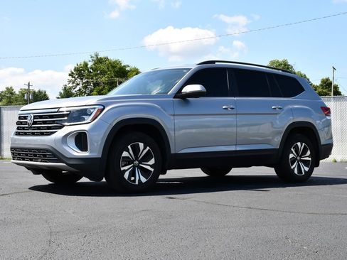 Used 2025 Volkswagen Atlas SE AWD/4WD image 3