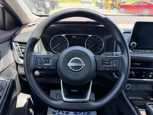 Used 2023 Nissan Rogue S AWD/4WD image 19