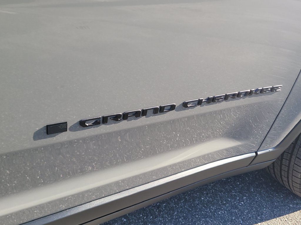 New 2027 Jeep Grand Cherokee Altitude AWD/4WD image 7