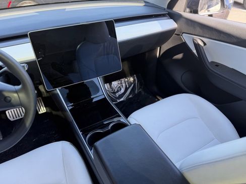 Used 2020 Tesla Model Y Performance image 41