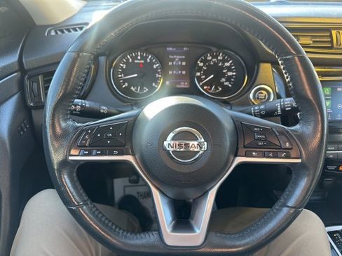 Used 2018 Nissan Rogue SV w/ Premium Package image 17