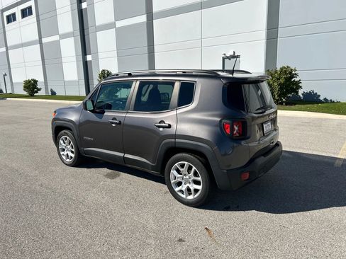 Used 2018 Jeep Renegade Latitude image 3