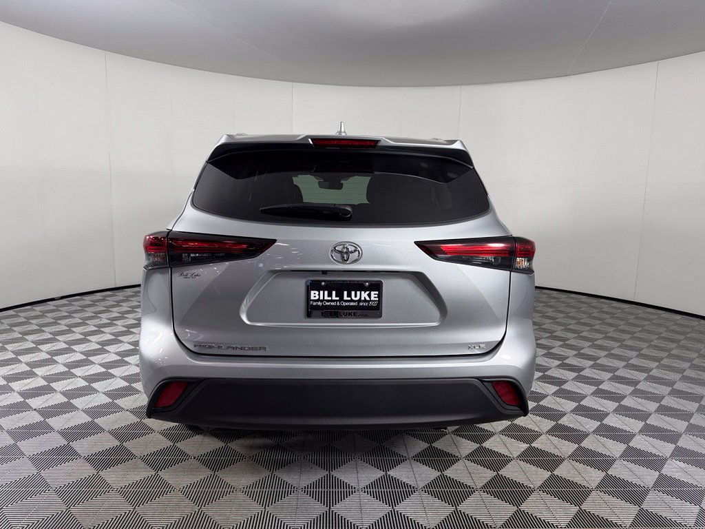 Used 2025 Toyota Highlander XLE FWD image 5