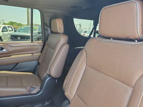 Used 2024 Chevrolet Suburban High Country AWD/4WD image 9