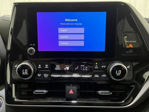 Certified 2024 Toyota Highlander XLE AWD/4WD image 21